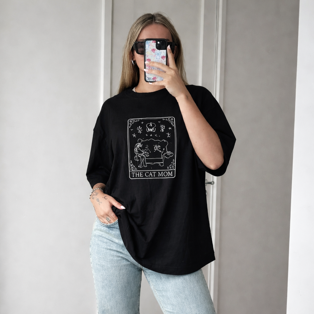 Camiseta Negra Bordada "The Cat Mom"