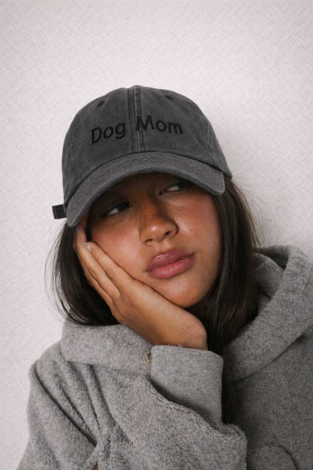 Gorra Bordada "Dog Mom" Negra