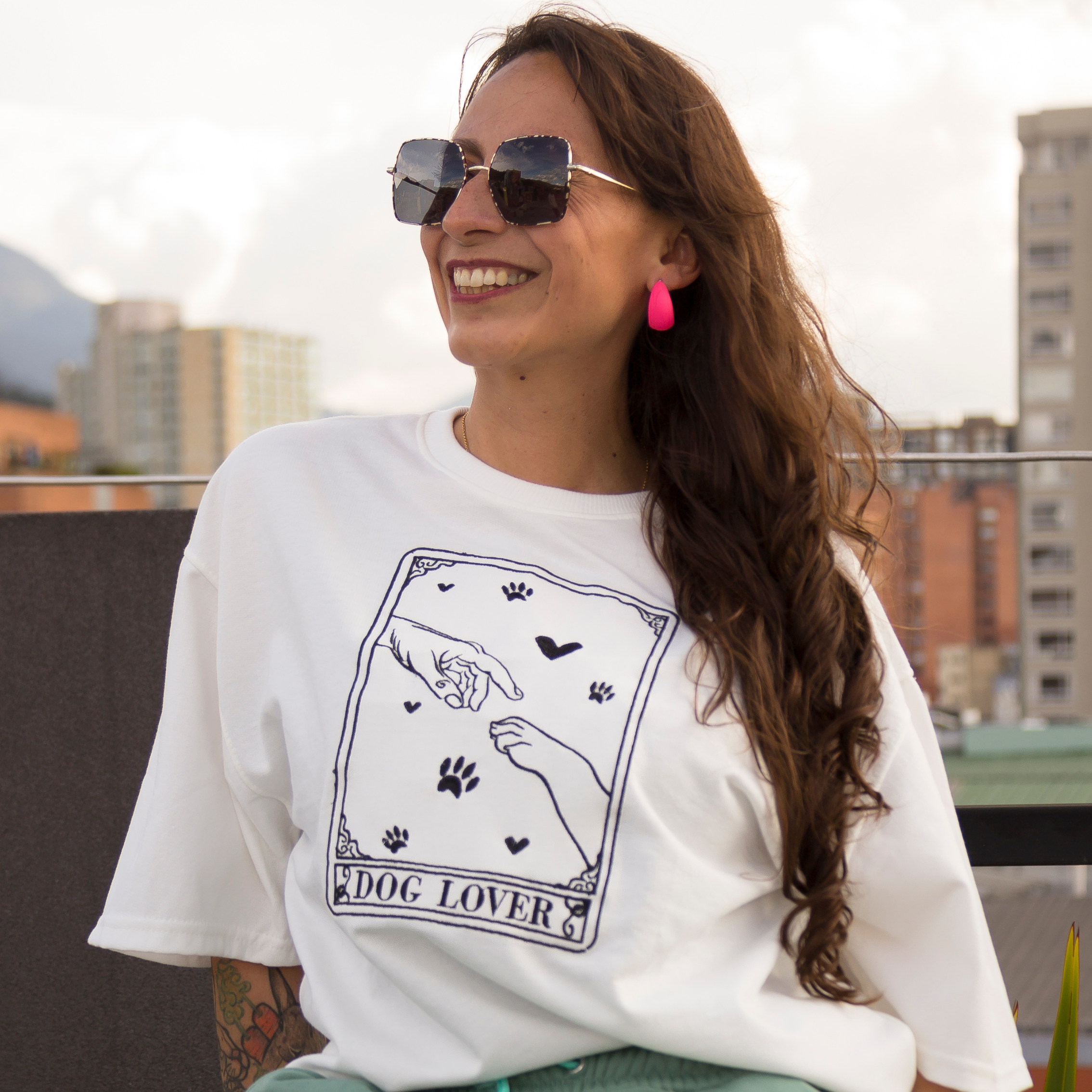 Camiseta Bordada Oversize "Dog Lover" Blanca