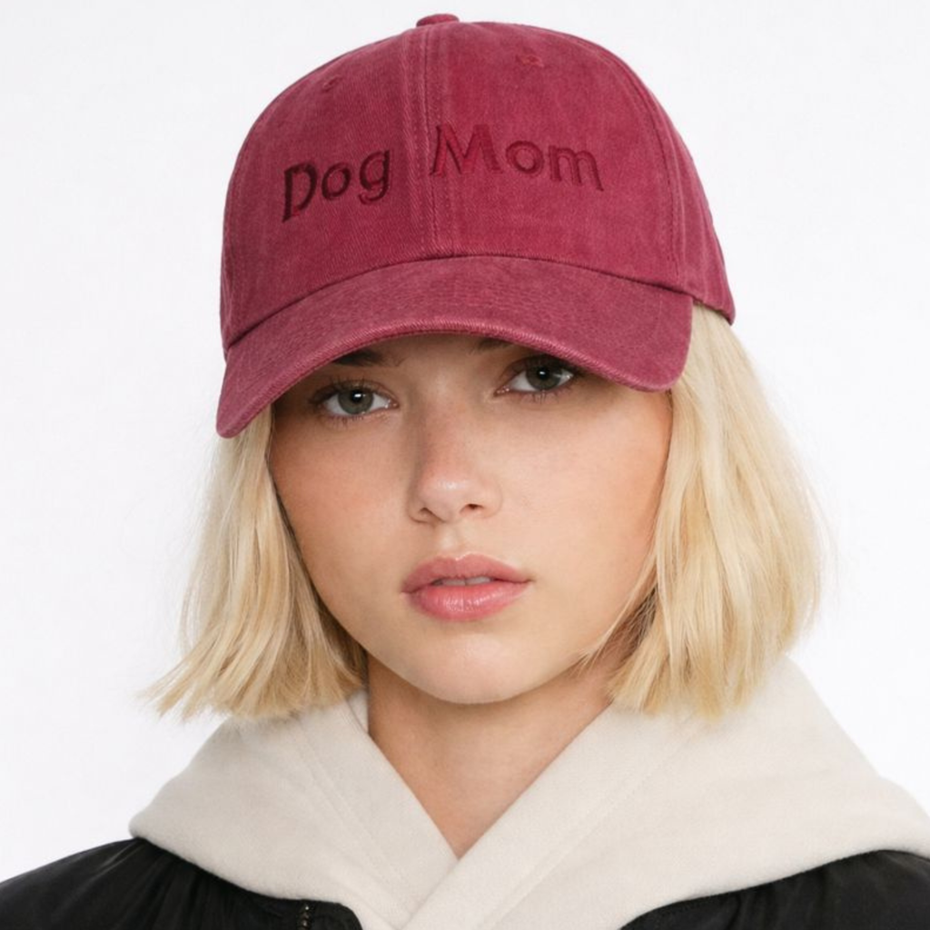 Gorra Bordada Dog Mom Roja
