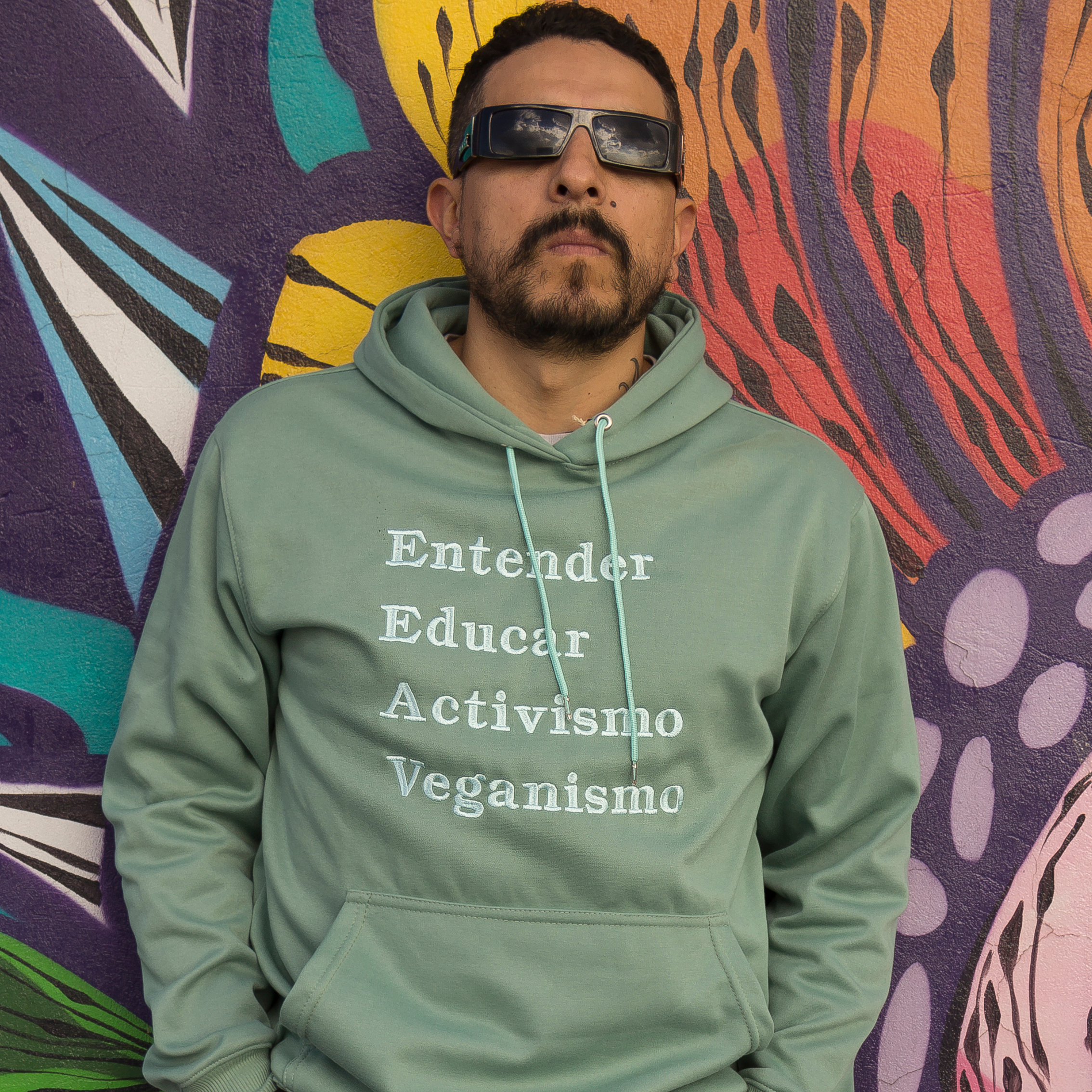 Hoodie Estampado "Entender, Educar, Activismo, Veganismo" Verde