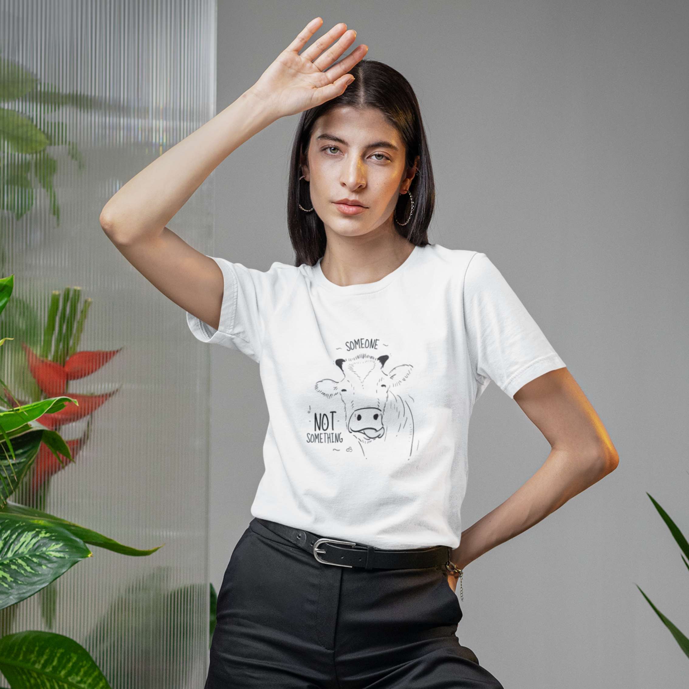 Camiseta Blanca Estampada "Someone, not something" - cow