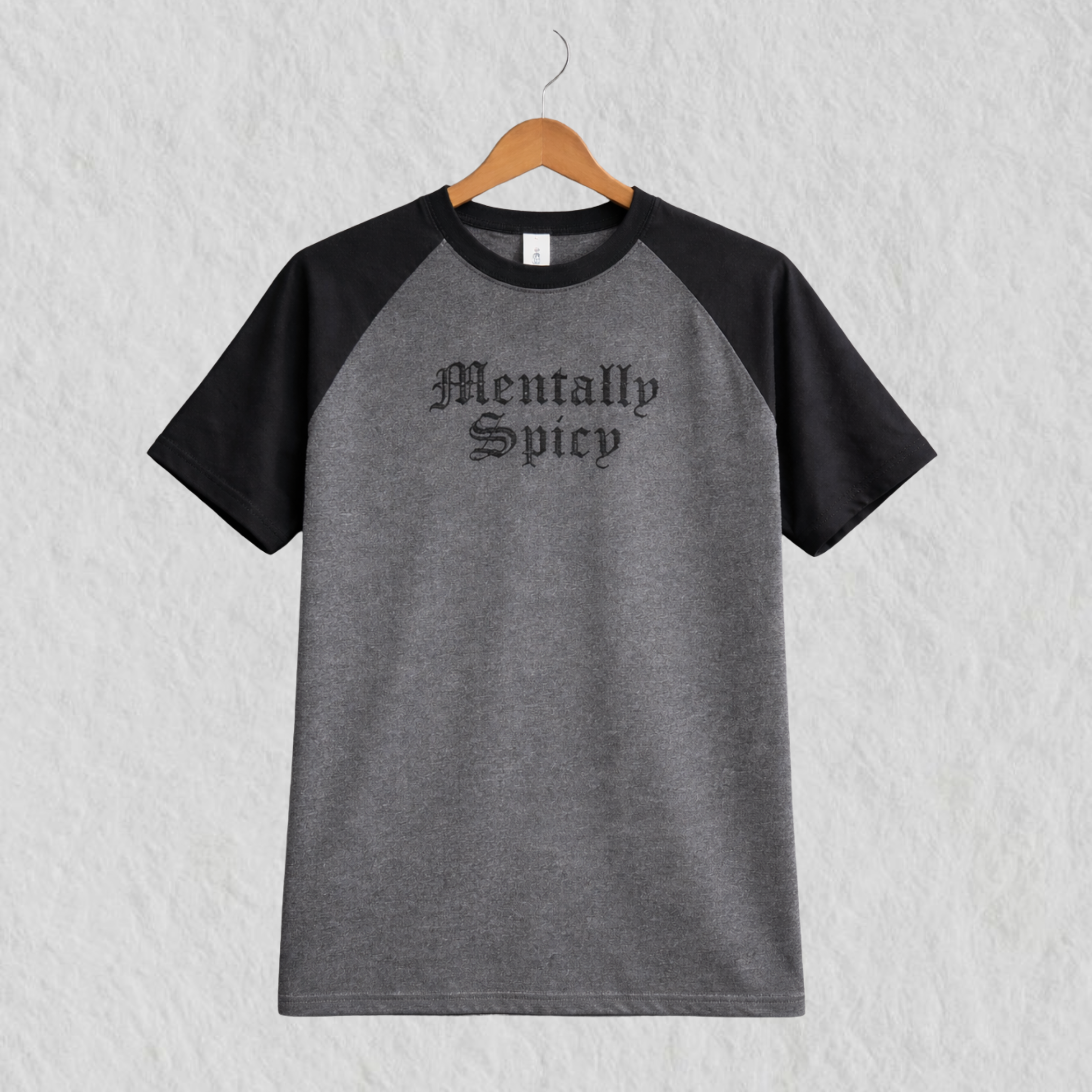 Camiseta Bordada Mentally Spicy Gris Negra
