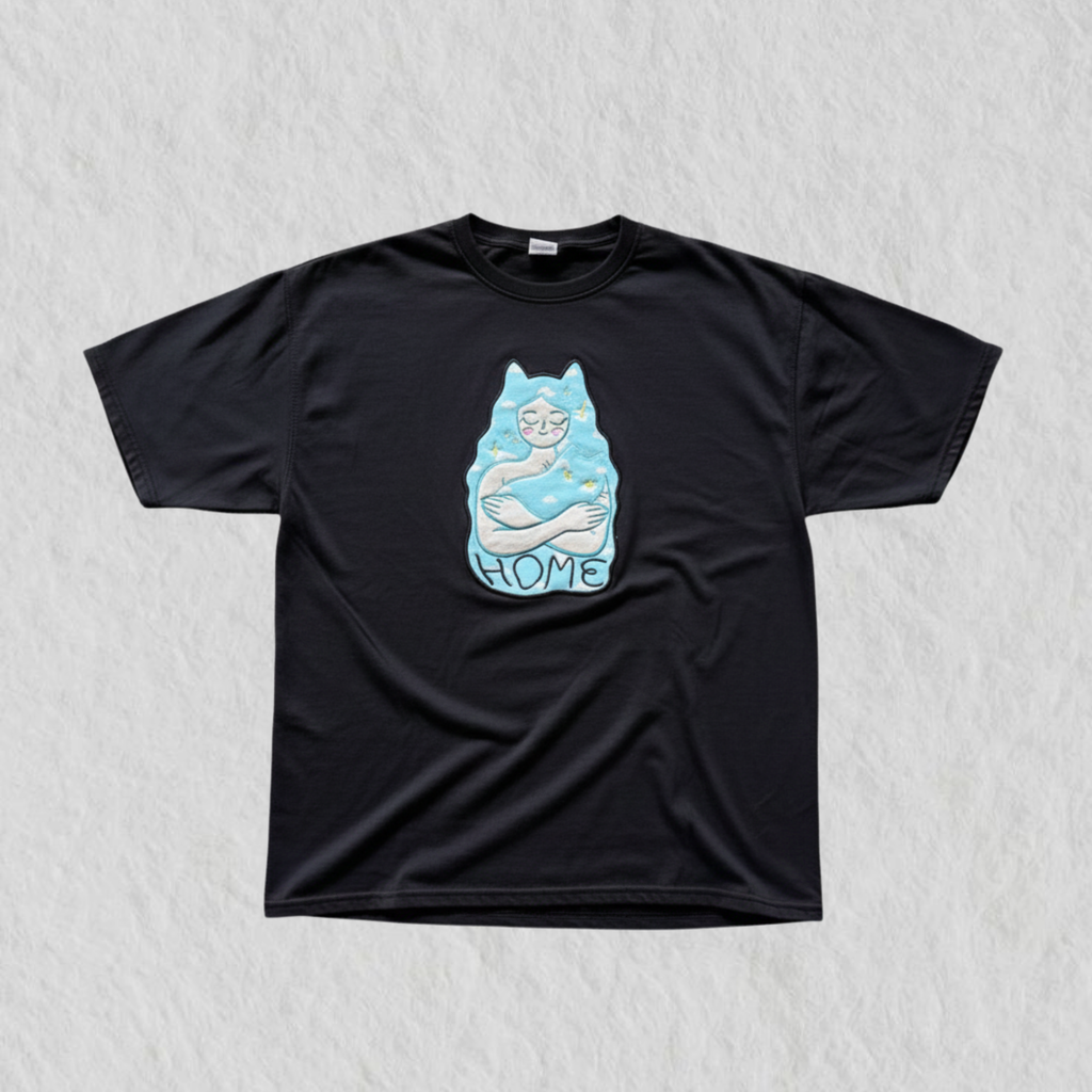 Camiseta Bordada Oversize "Cat Home" Negra